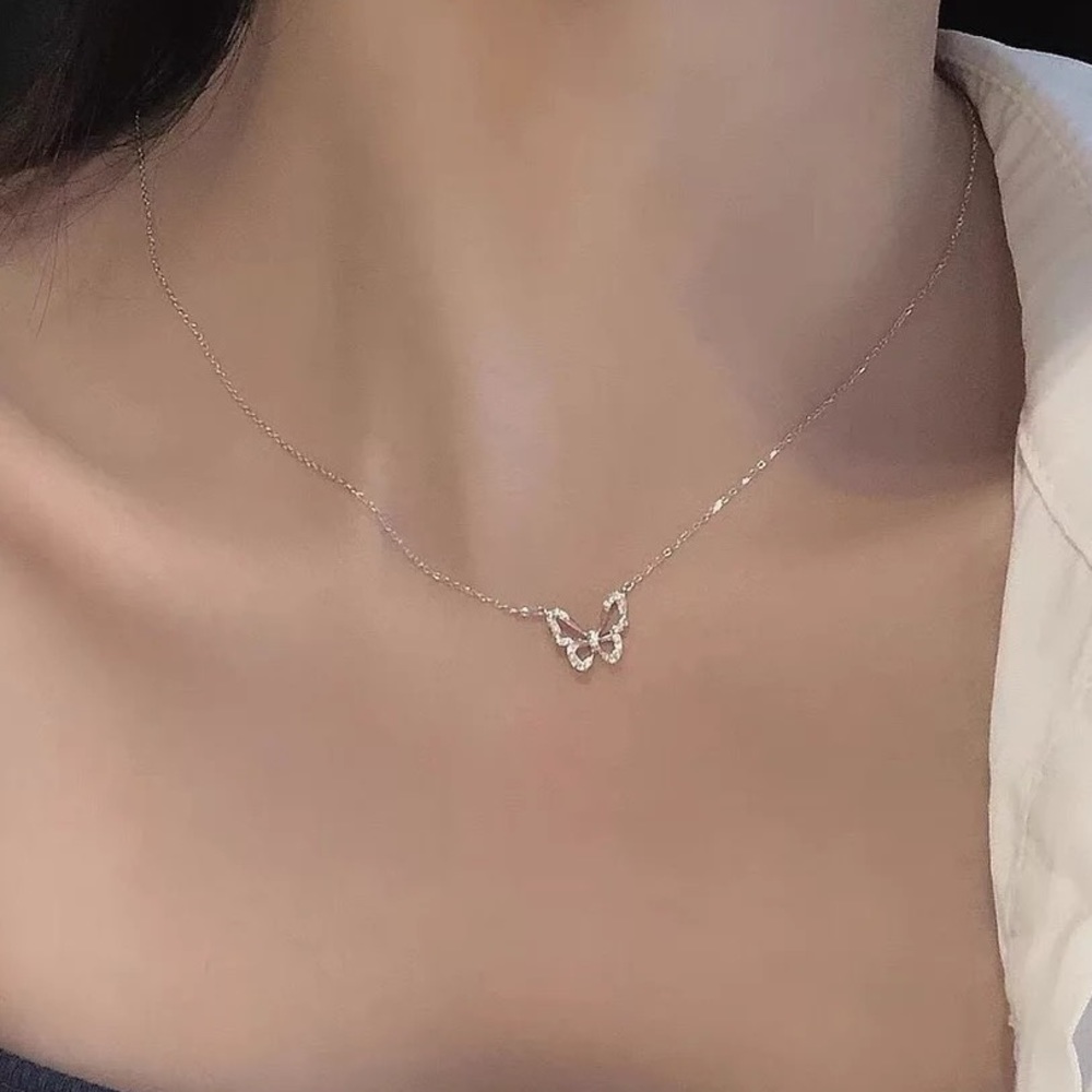 NEW Womens Butterfly Necklace